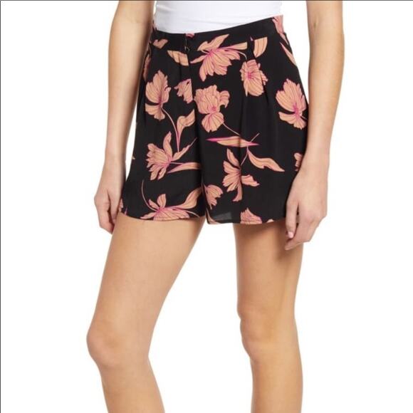 Code X Mode Black Floral pleated shorts - Picture 1 of 10